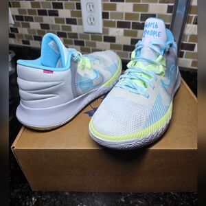 Nike Kyrie Flytrap "1 World 1 People" Colorway Size 12 EUC